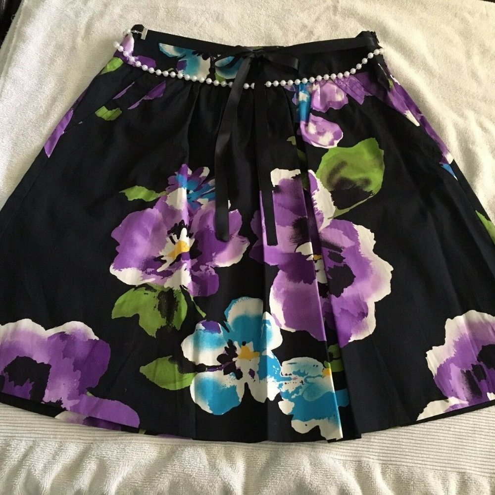 First Option Women's Knee Length Multicolor Skirt Size 6.